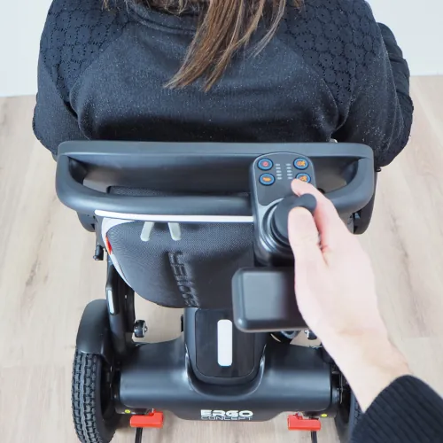 commande-aidant-pour-piloter-un-fauteuil-br7-br8-500-1